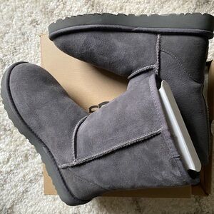 Ugg Classic Short II Boot Grey - Size 8 NWT
